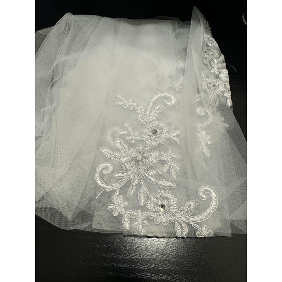 NWT Lace Flower Applique Edge 1 Layer Short Wedding Veil Bridal Veil with Comb - Picture 4 of 6
